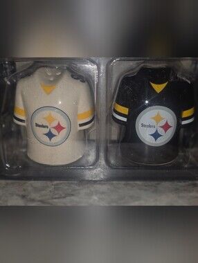 Pittsburgh Steelers Salt & Pepper Shakers - Black and White Vintage